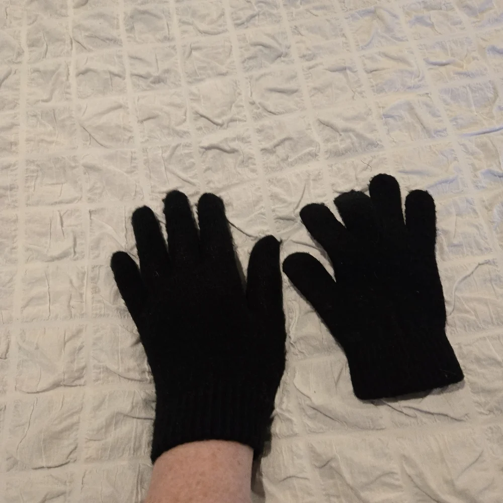 🖤 Women’s Mini Black Knit Gloves – Stretch Fit